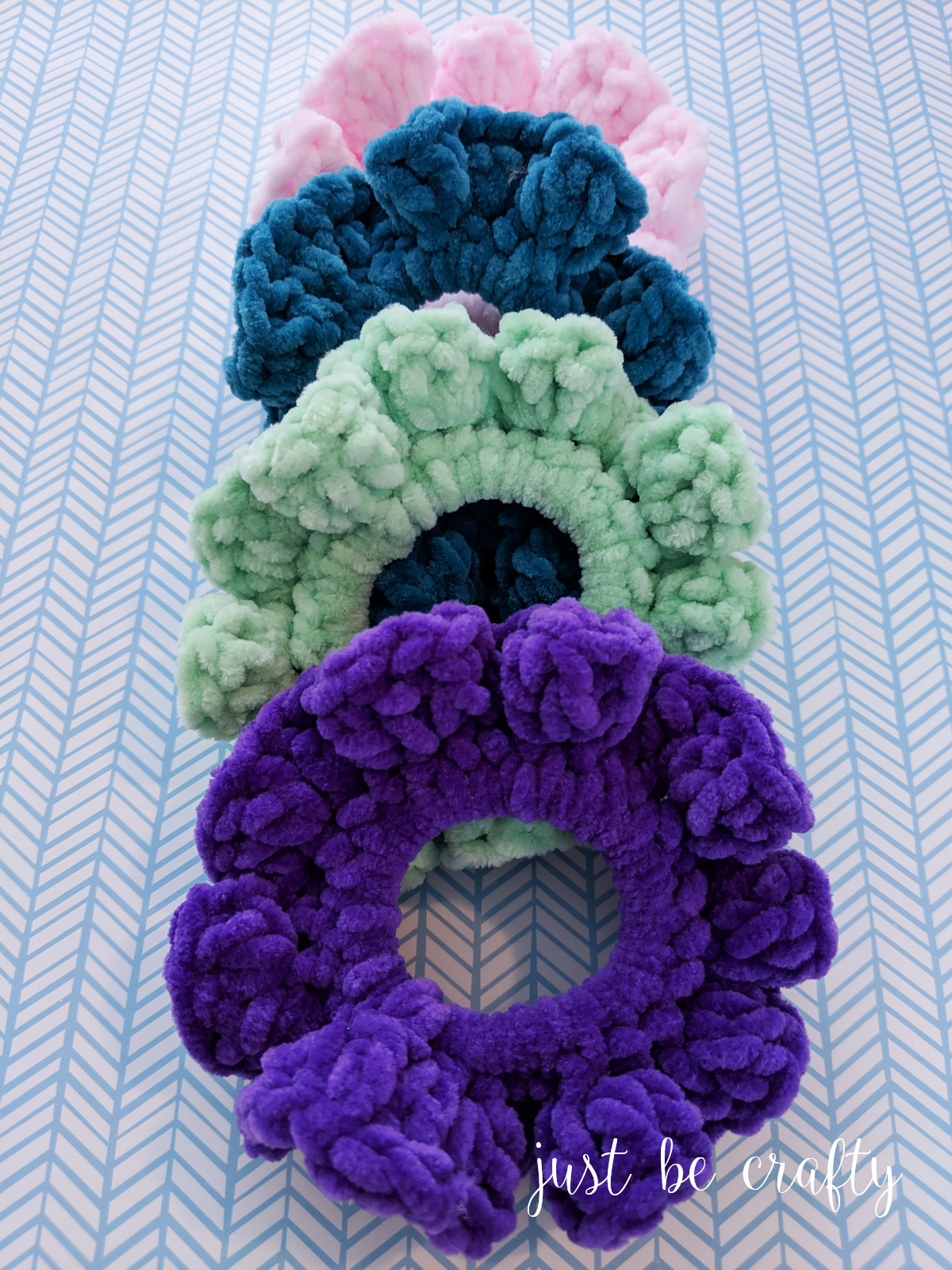 90s Inspired Velvet Scrunchies - Free Pattern