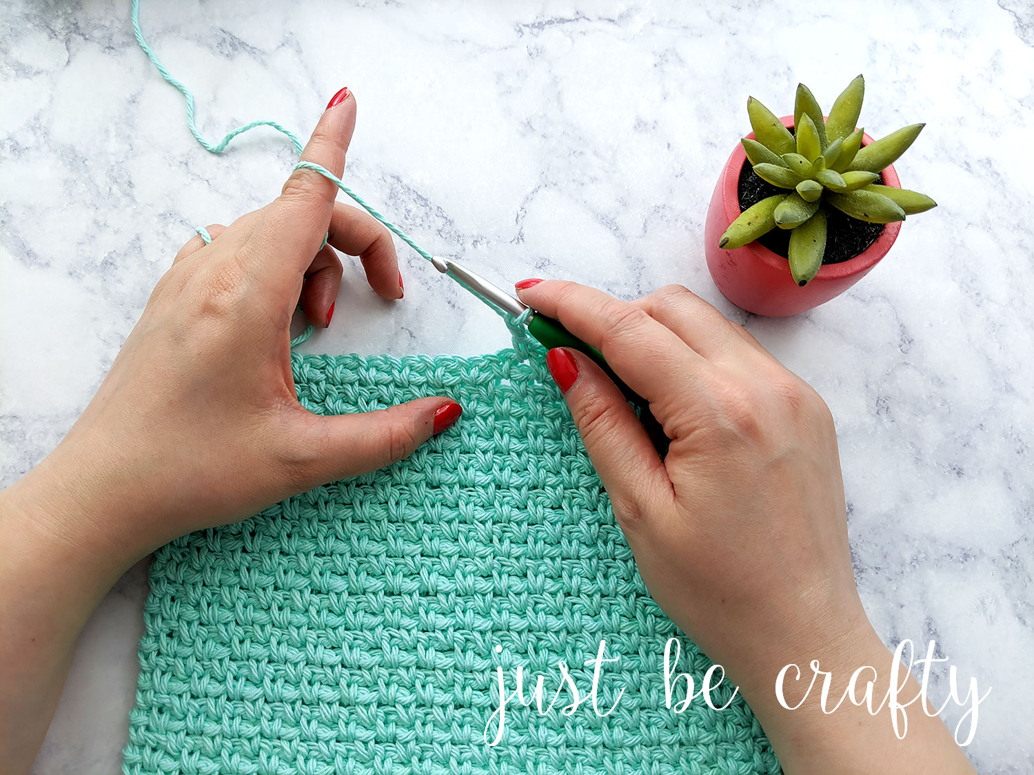 Moss Stitch Dishcloth | Free Pattern by Just Be Crafty