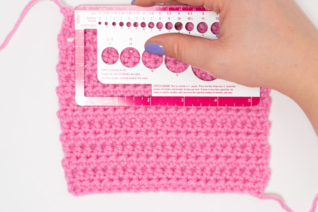 crocheter measuring gauge