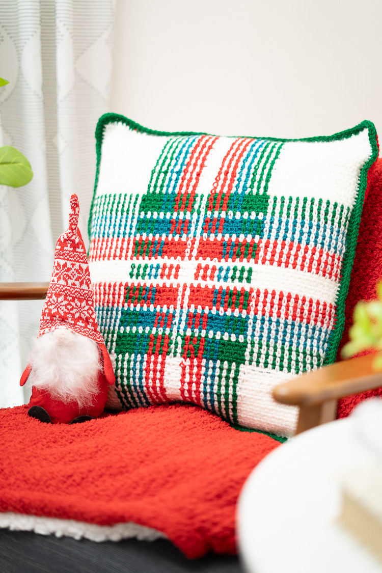 Crochet Holiday Plaid Pillow Pattern