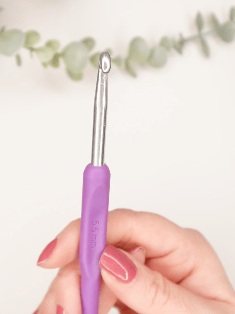 5.5 mm crochet hook close up